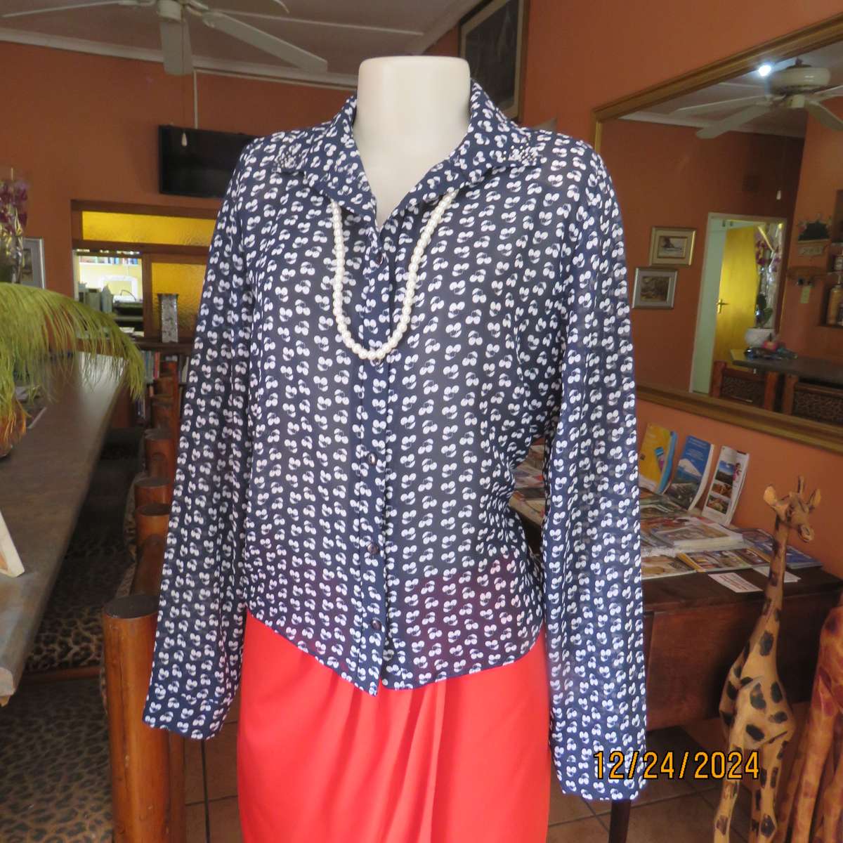 Pretty sheer polyester navy/white floral button down/shirt collar top/ Long sleeve.Size 37. As new