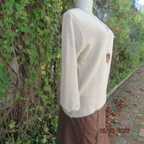 Woolworths beige acrylic-nylon knit V-neck slip-over top with lace pattern sleeves, size 36
