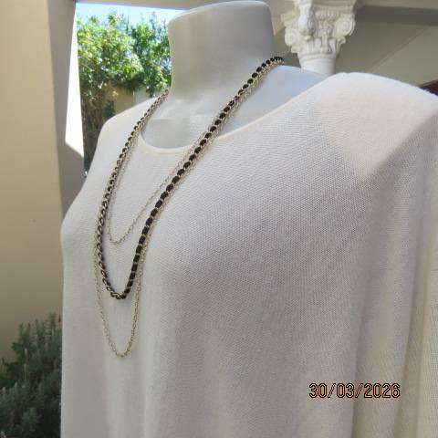SHAWL SPINES  light cream slip-over top with short sleeves, size 42-46