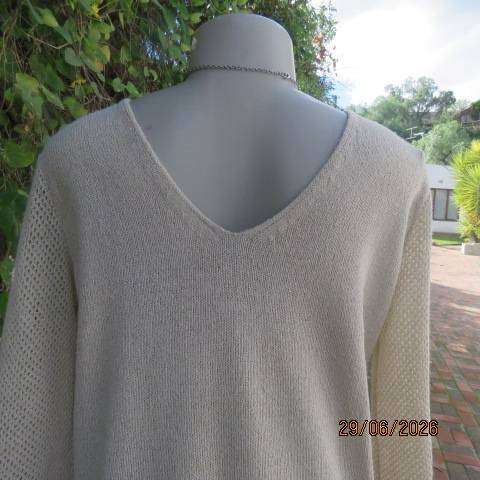 Woolworths beige acrylic-nylon knit V-neck slip-over top with lace pattern sleeves, size 36