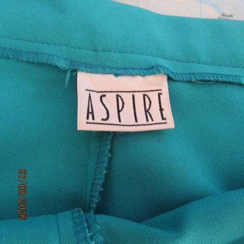Aspire turquoise wash and wear polyester ankle pants with flat front, size 44 - new condition