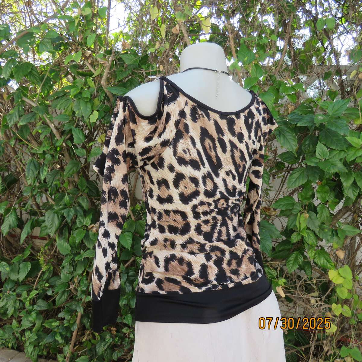 INWEAR animal print long sleeve naked shoulder and chrome link top size 32.