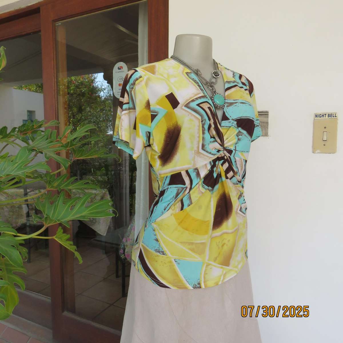 FASHION Express size 38 geometric printed V neck stretch top.
