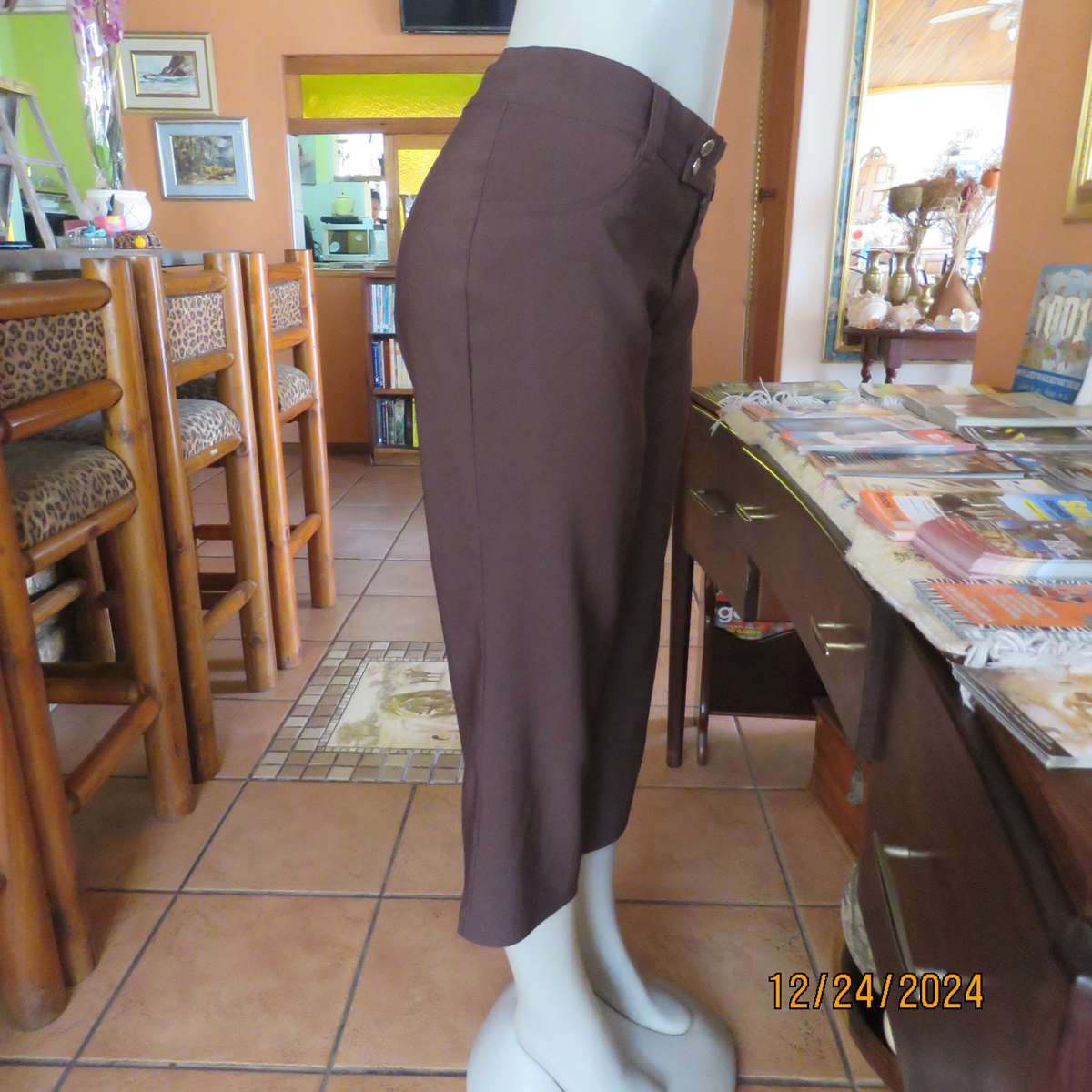 Choc brown stretch polyester cropped pants size 38 by MASSUMI.