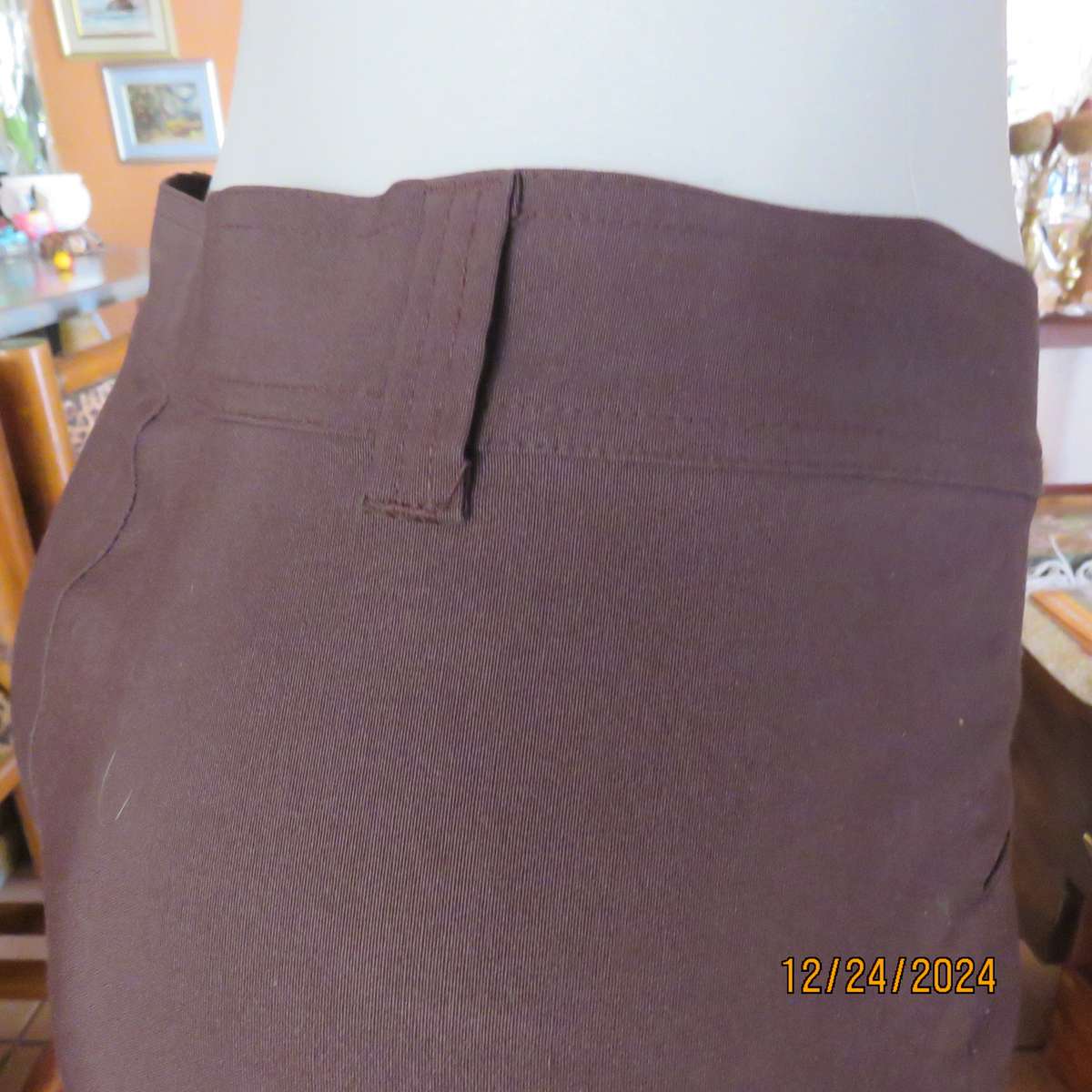Choc brown stretch polyester cropped pants size 38 by MASSUMI.