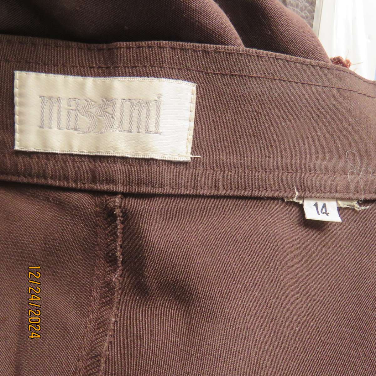 Choc brown stretch polyester cropped pants size 38 by MASSUMI.