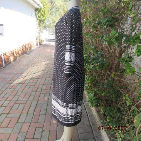 Merién Hall black stretch polyester long sleeve shift dress with white squares and borders size 38