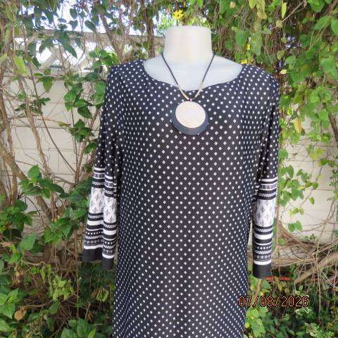 Merién Hall black stretch polyester long sleeve shift dress with white squares and borders size 38