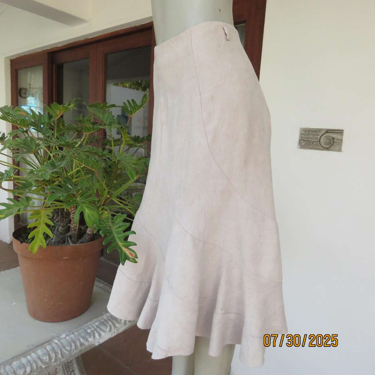 FOSHINI ecru colour textured polyester unique paneled skirt size 36