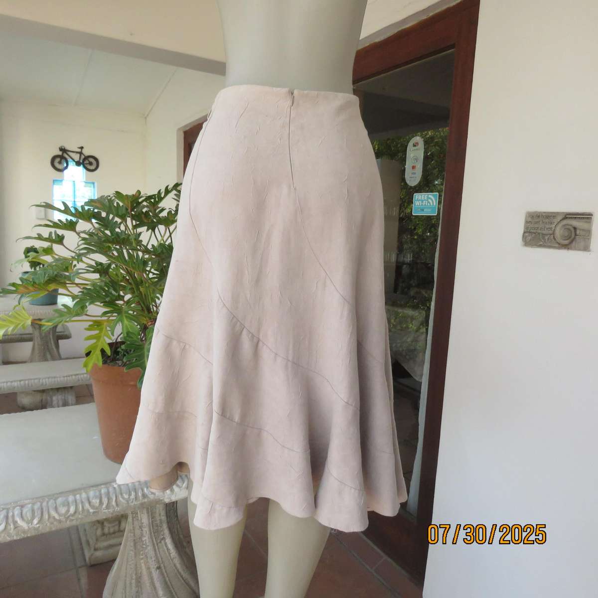 FOSHINI ecru colour textured polyester unique paneled skirt size 36