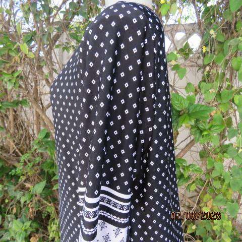 Merién Hall black stretch polyester long sleeve shift dress with white squares and borders size 38