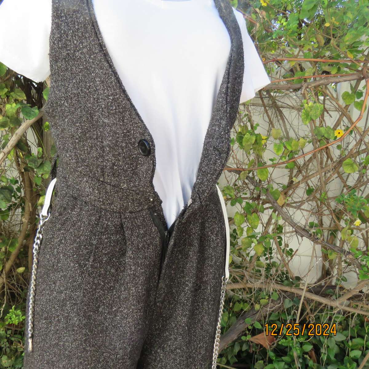 Winter calf length pantsuit in woolen/poly salt/pepper colour fabric. Size 34 by AIMEE.Partly lined.