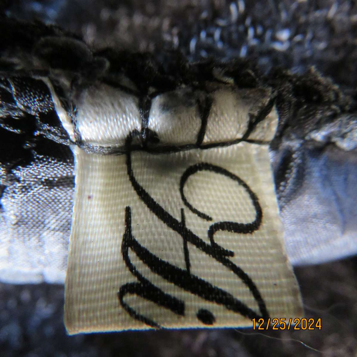 Winter calf length pantsuit in woolen/poly salt/pepper colour fabric. Size 34 by AIMEE.Partly lined.