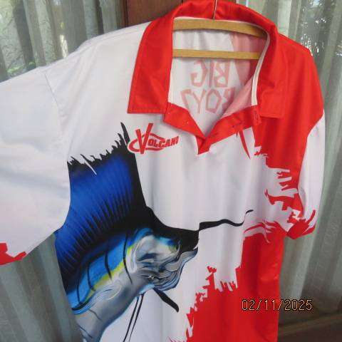VOLCANO men's size 5XL  polyester-nylon golf style white-red shirt with fish print.