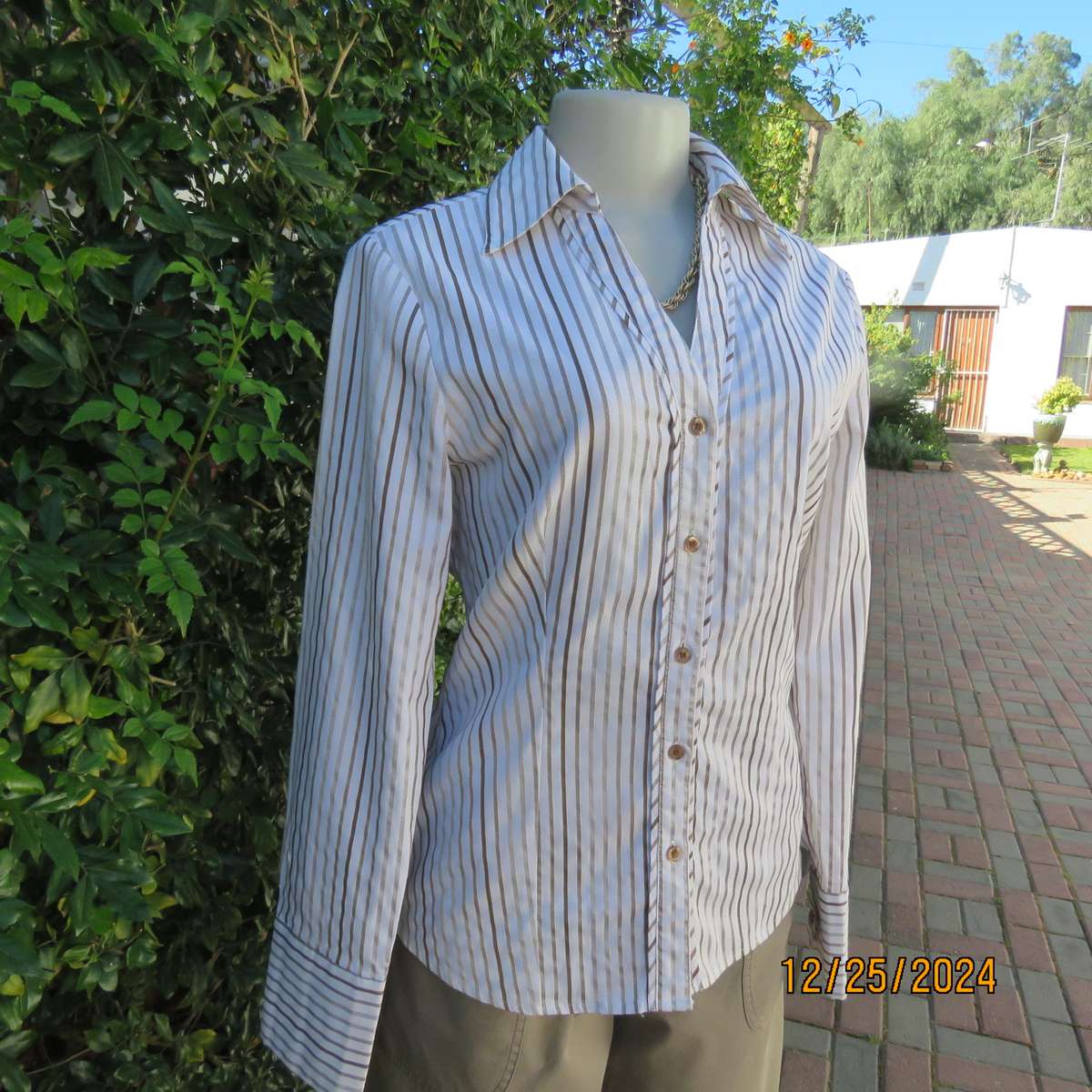 Good quality white/brown embossed vertical striped polycotton stretch tailored shirt. Size 36 OASIS