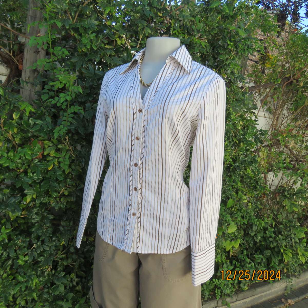 Good quality white/brown embossed vertical striped polycotton stretch tailored shirt. Size 36 OASIS