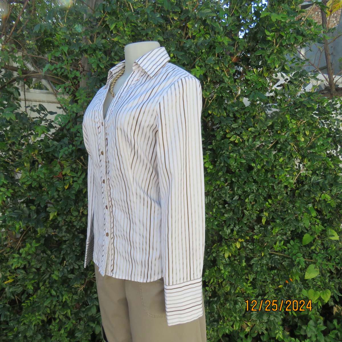 Good quality white/brown embossed vertical striped polycotton stretch tailored shirt. Size 36 OASIS