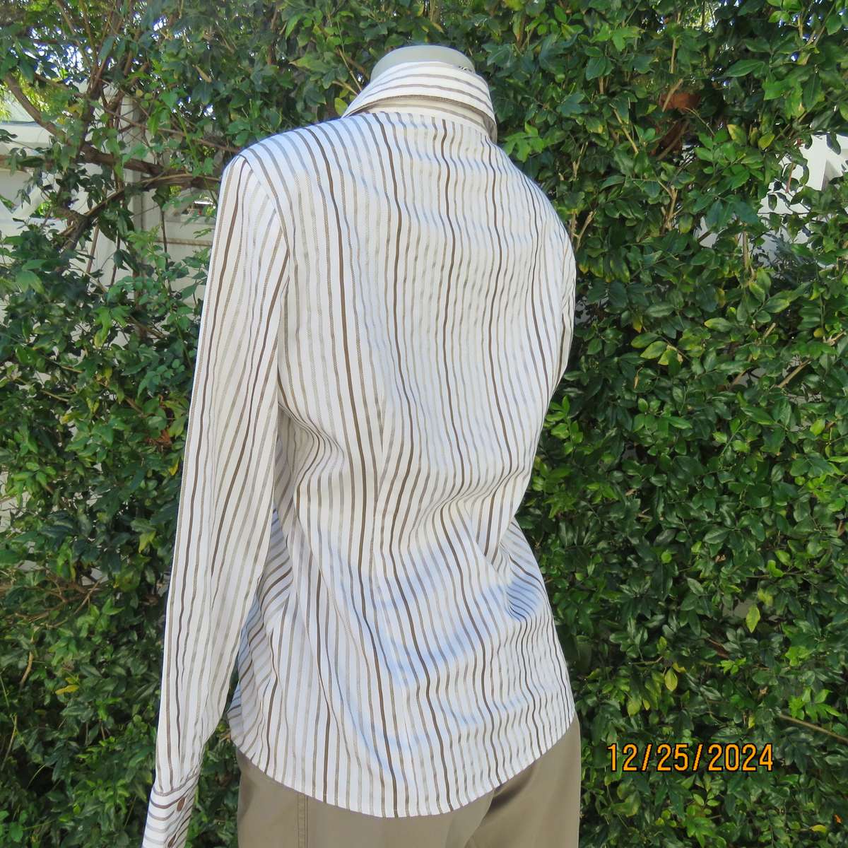 Good quality white/brown embossed vertical striped polycotton stretch tailored shirt. Size 36 OASIS