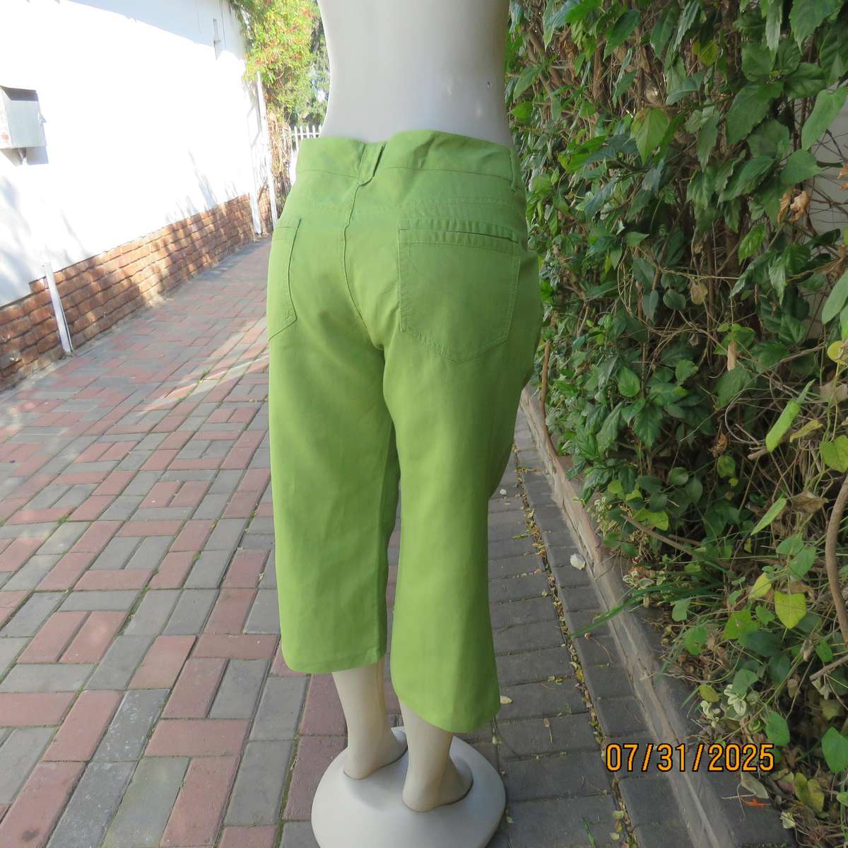 SPIRIT kelly green ramie-cotton blend cropped pants size 42.