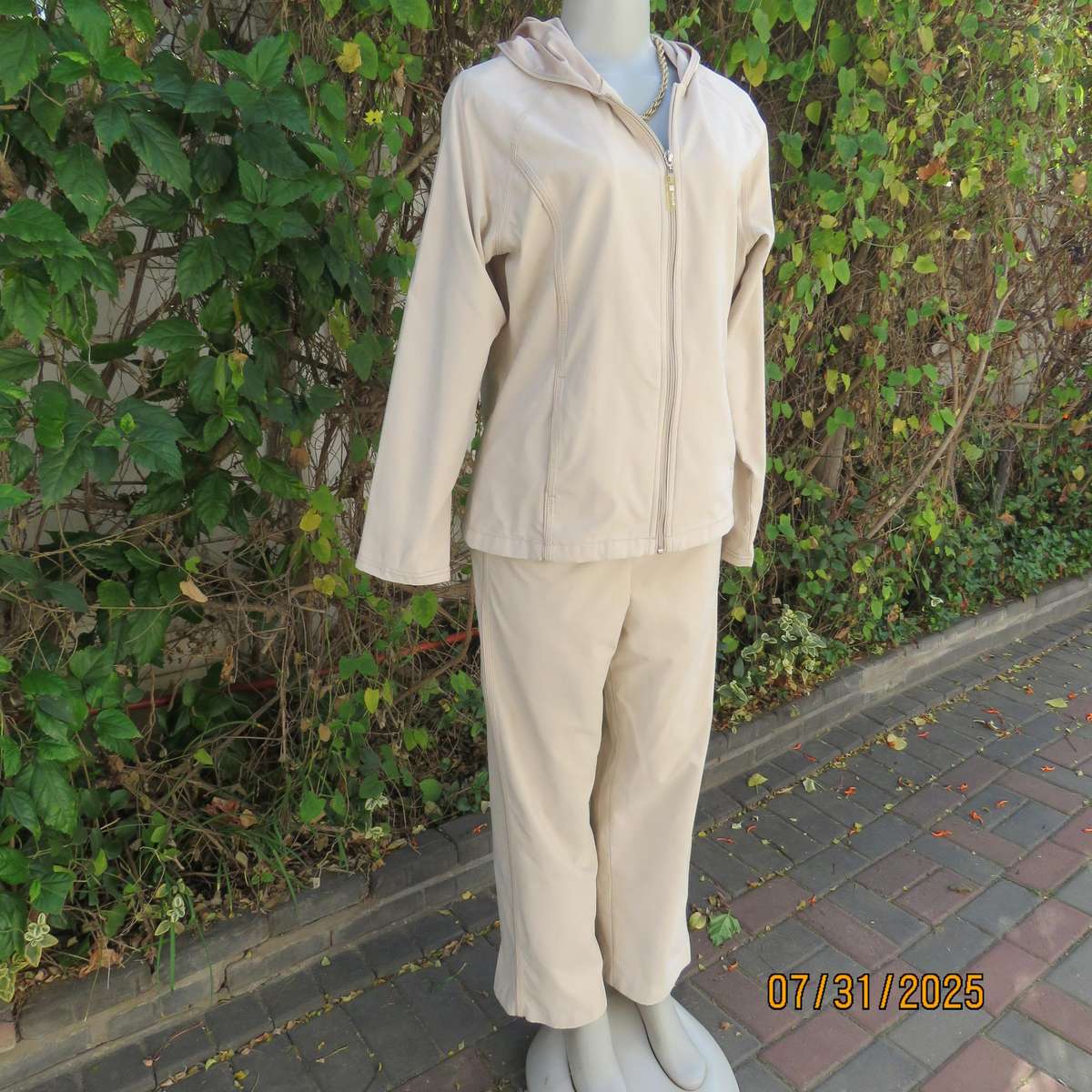 WOOLWORTHS oats colour 2 piece leisure outfit with hooded zip-up jacket. Size 35