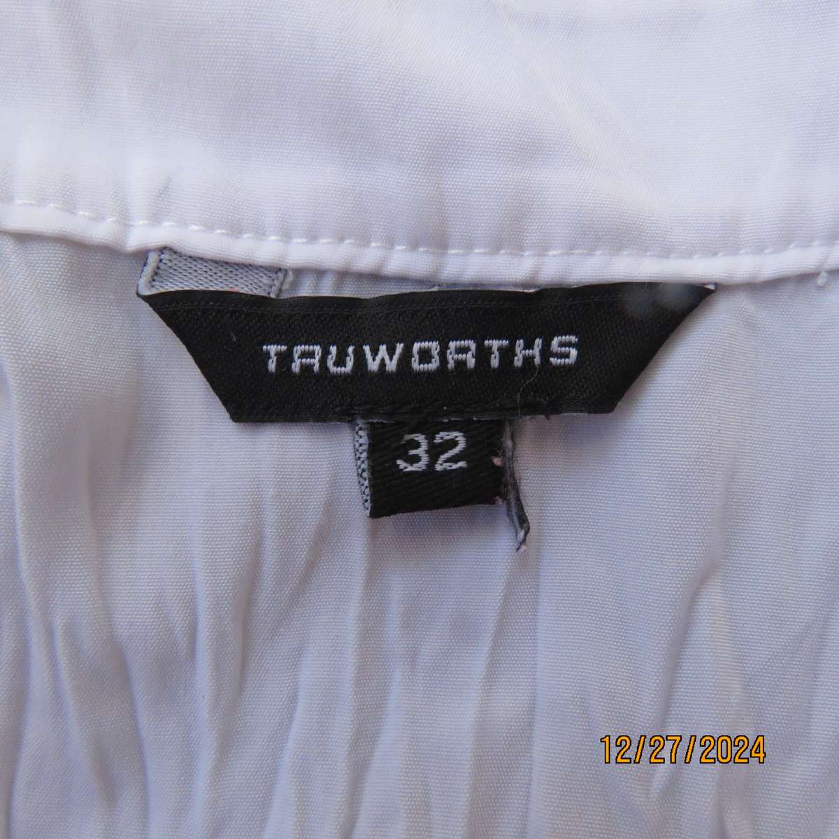 Nostalgic white crinkled polyester long sleeve blouson style top.Size 32 by TRUWORTHS.Double frill.