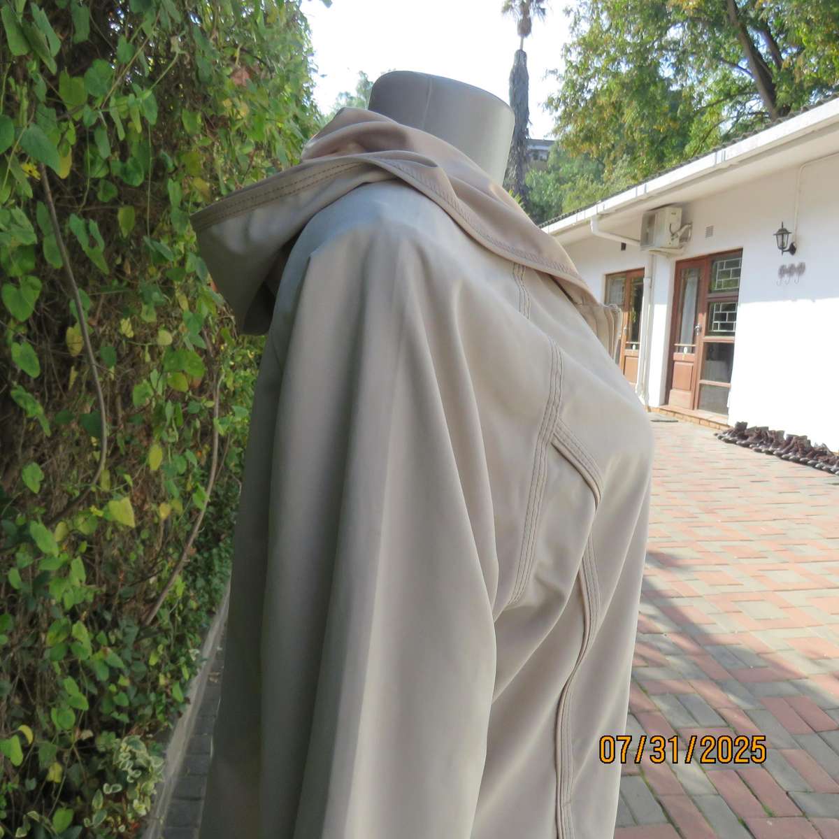 WOOLWORTHS oats colour 2 piece leisure outfit with hooded zip-up jacket. Size 35