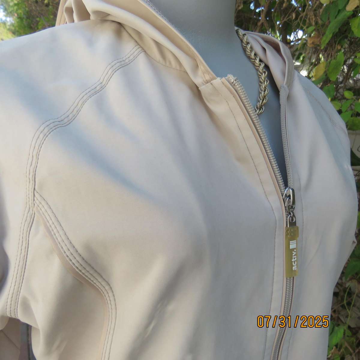 WOOLWORTHS oats colour 2 piece leisure outfit with hooded zip-up jacket. Size 35