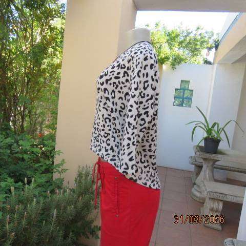 Animal print black and white slip-over top for women, size 36-38, polyester stretch knit