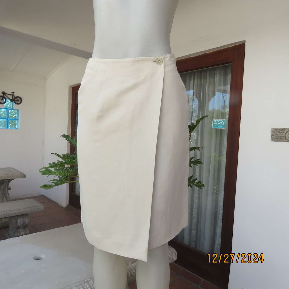 Superior linen/viscose blend fold over beige fully lined skirt by WOOLWORTHS size 36. New condition.