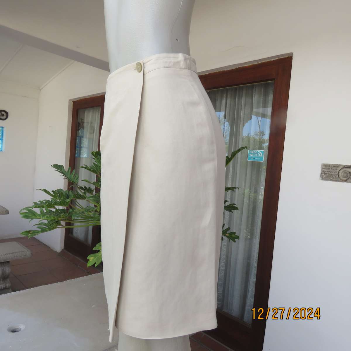 Superior linen/viscose blend fold over beige fully lined skirt by WOOLWORTHS size 36. New condition.
