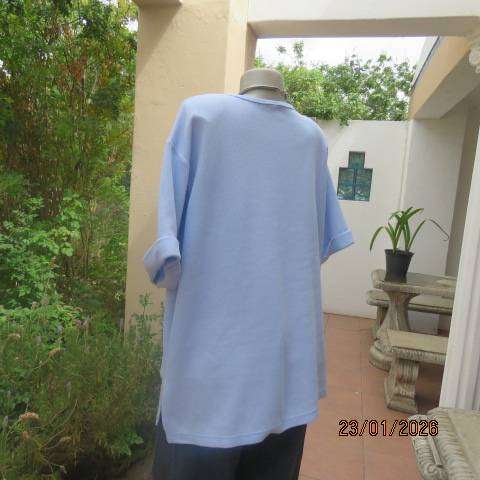 Misty blue slip over ribbed polycotton top with short sleeves with turnovers. Size 48