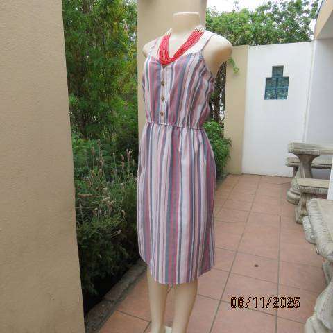 Striped cool strappy poly-viscose dress in steel blue-crimson and cream. Size 36