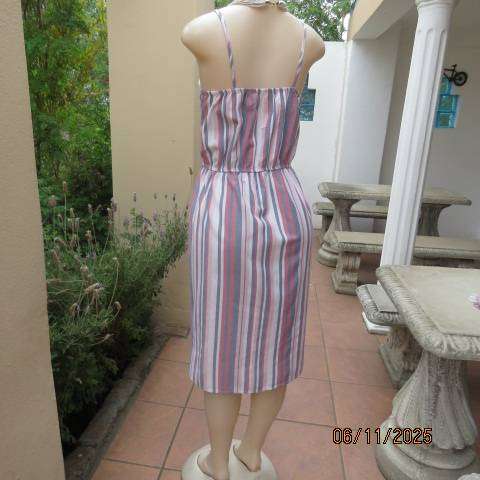 Striped cool strappy poly-viscose dress in steel blue-crimson and cream. Size 36