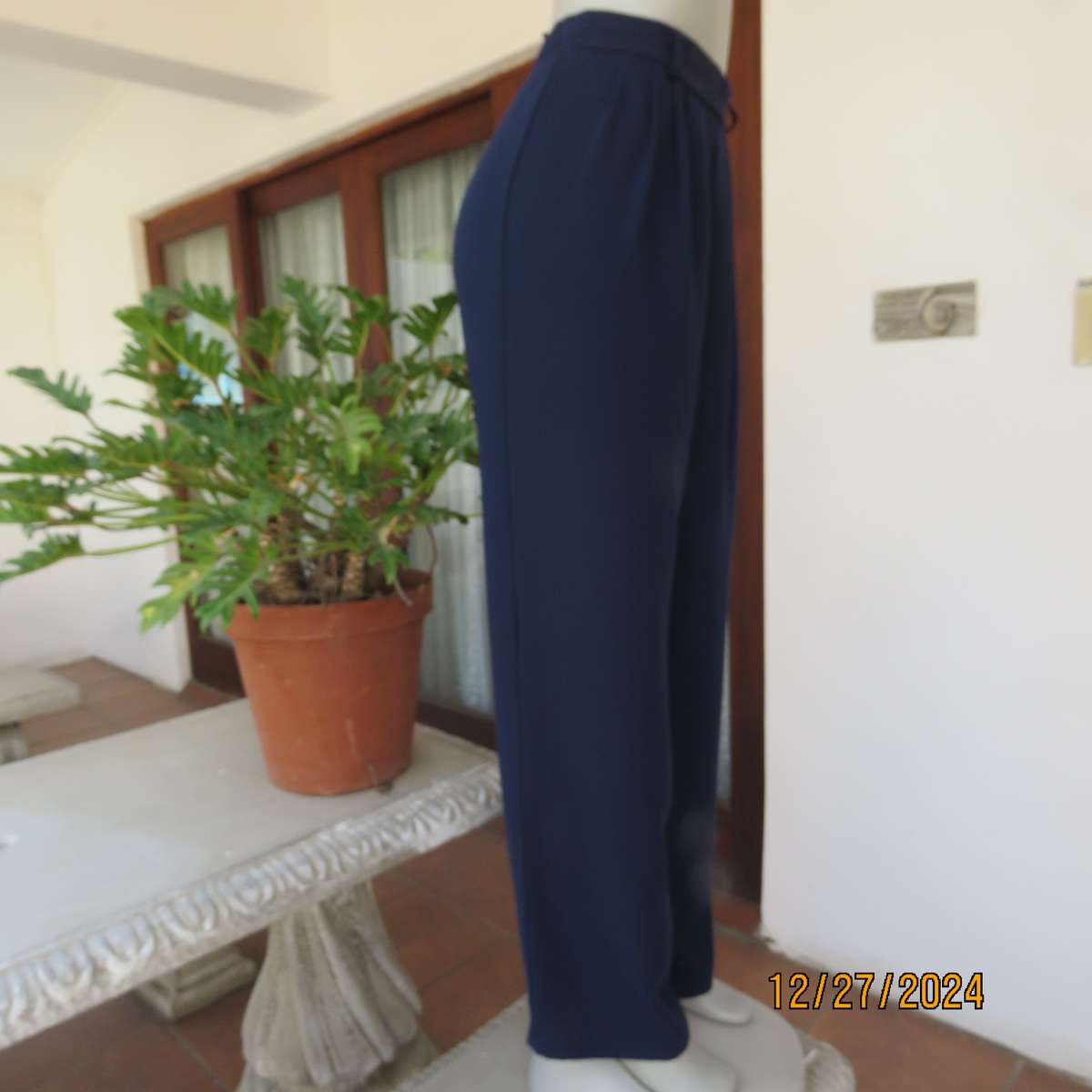Fabulous easy to wear navy textured polyester WOOLWORTHS pants.Pleated front/elastic back.Size 40/42