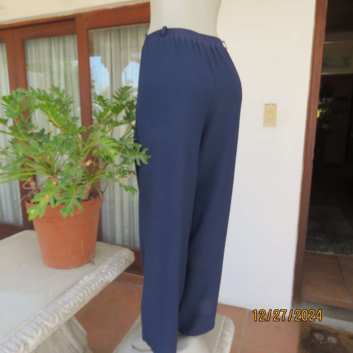 Fabulous easy to wear navy textured polyester WOOLWORTHS pants.Pleated front/elastic back.Size 40/42