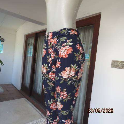 FOSHINI navy viscose-nylon stretch slim pants with crimson and white flowers, size 36