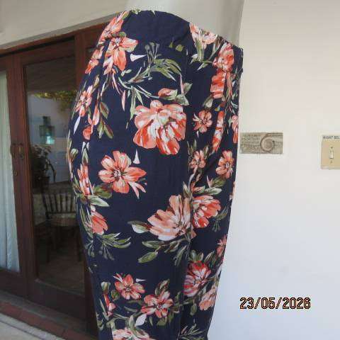 FOSHINI navy viscose-nylon stretch slim pants with crimson and white flowers, size 36