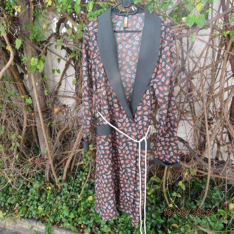 SERVUS forest green men's silky polyester fold-over long sleeve gown with paisley pattern size M