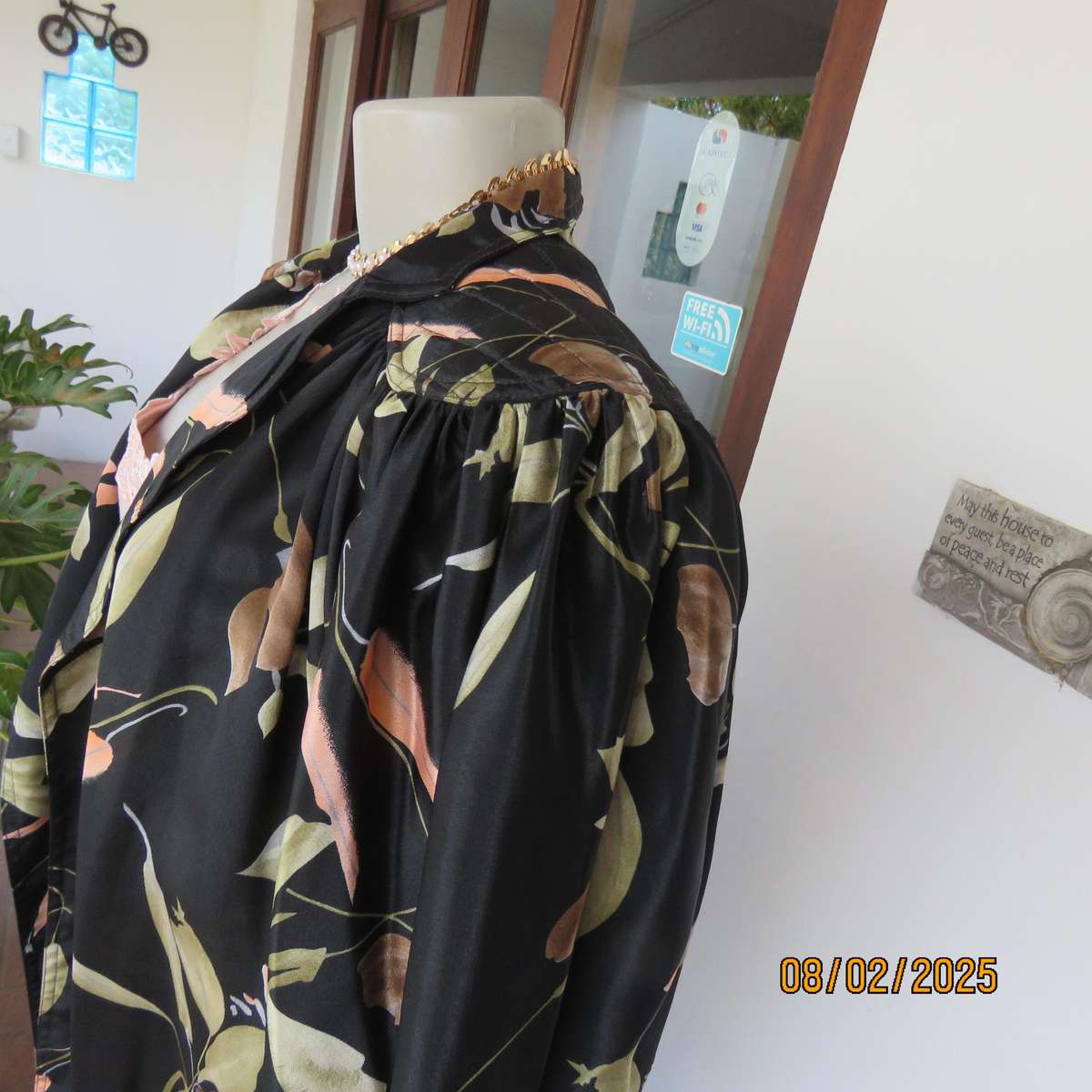 STEFFI black silky polyester loose hanging jacket with print. Padded shoulders.Size 44-46