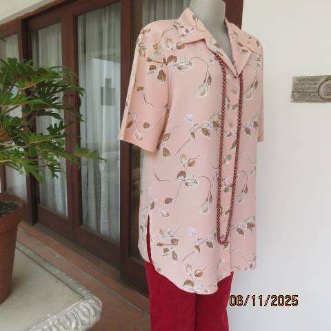 LA MONIQUE pale peach polyester button down top with floral print size 40