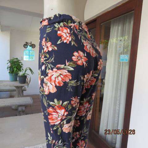 FOSHINI navy viscose-nylon stretch slim pants with crimson and white flowers, size 36