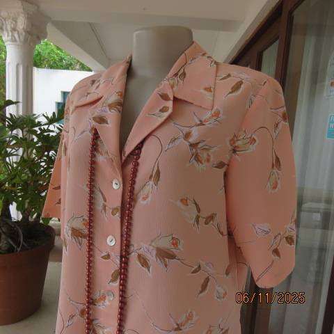 LA MONIQUE pale peach polyester button down top with floral print size 40