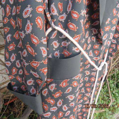 SERVUS forest green men's silky polyester fold-over long sleeve gown with paisley pattern size M