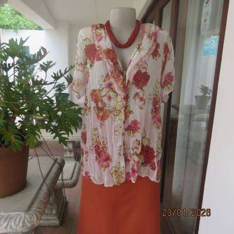 WOOLWORTHS dainty white crinkled polyester with crimson-yellowgreen floral print. Size 44