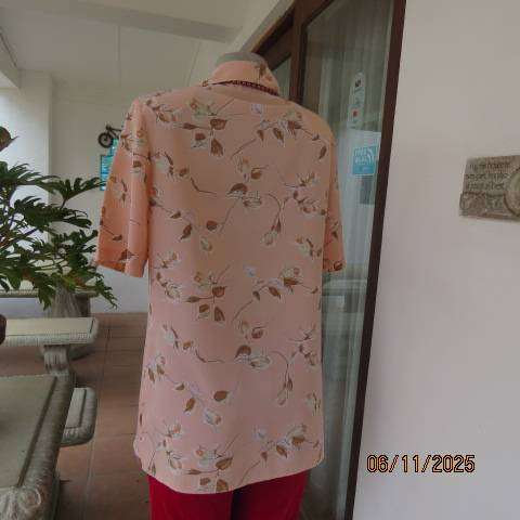 LA MONIQUE pale peach polyester button down top with floral print size 40