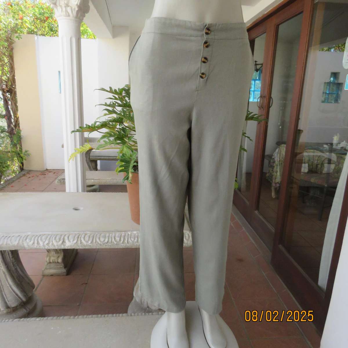 REAL Fresh moss green linen-viscose straight legged pants. Size 38.