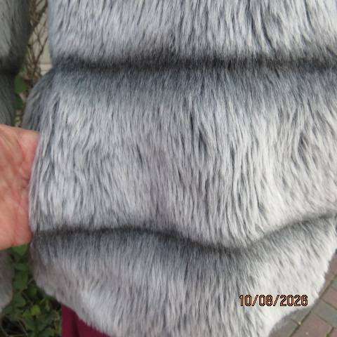 SEGAL known US faux fur open long sleeve grey jacket with collar and pockets size 32
