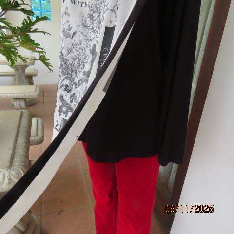 DONNA CLAIRE black viscose stretch long top with white front overlay size 44.