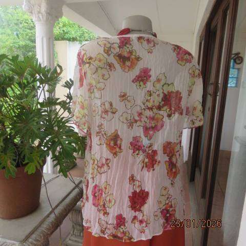 WOOLWORTHS dainty white crinkled polyester with crimson-yellowgreen floral print. Size 44