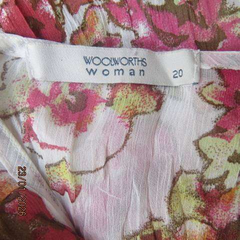 WOOLWORTHS dainty white crinkled polyester with crimson-yellowgreen floral print. Size 44